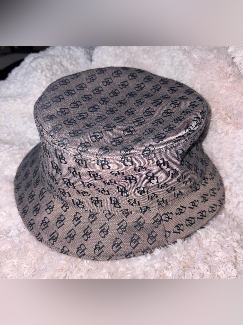 Dooney & Bourke Grey/Navy Bucket Hat